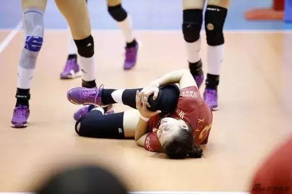 中国女排10连胜,卫冕世界杯冠军:这样的女排精神值得讲给孩子听!